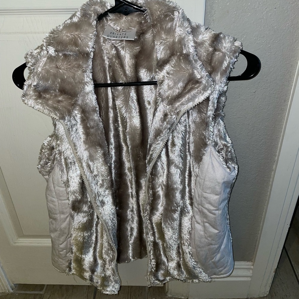 New Private quarters touch of mink vest size Small